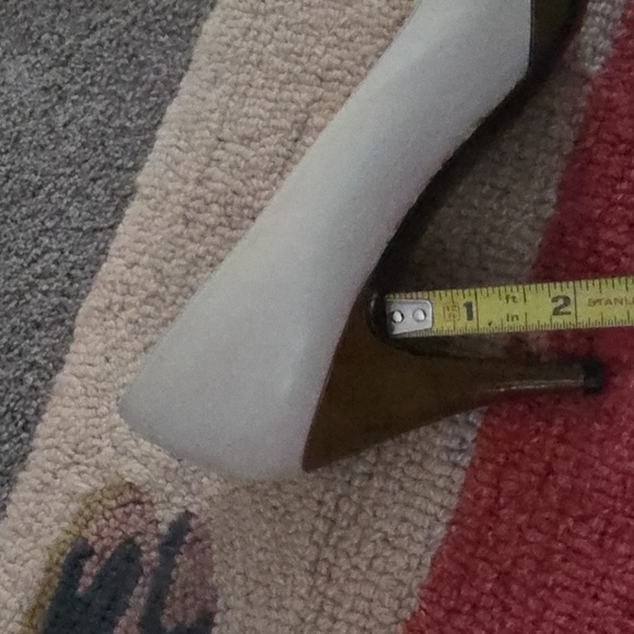 Sesto Meucci Elegant Gray and Black Heels - Picture 15 of 16